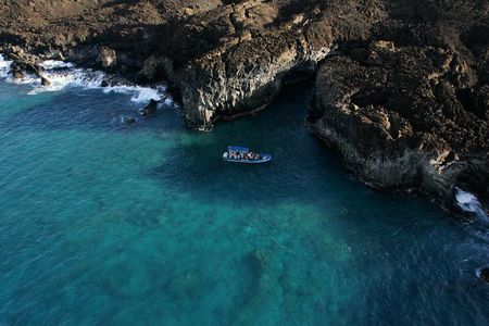 All-Inclusive 5.5 hr La Perouse Bay & Molokini Sea Cave Boat Tour