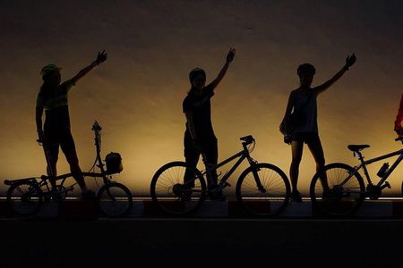 NR-06 Ride to enjoy variety of Thai foods in local famous market
