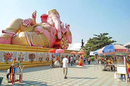 Chachoengsao One Day Trip from Bangkok : Historic Market and Buddhist Temples