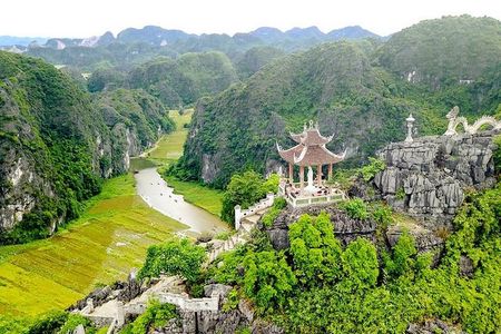 Ninh Binh Day Tour: Hoa Lu - Tam Coc - Mua Cave via Boat & Bike