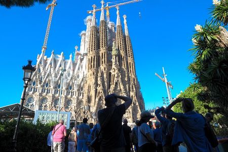 Barcelona Highlights & Sagrada Familia Tour: Priority Access