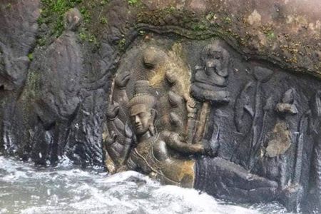 Private Kbal Spean & Banteay Srei Guided Tour