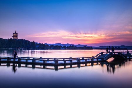 All-Inclusive Private Day Tour to Hangzhou by Bullet Train