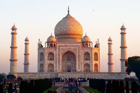 Day Trip to Taj Mahal, Agra Fort and Baby Taj from Delhi by car 