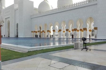 Abu Dhabi tour with Sheikh Zayed Grand Mosque ,and Qasr Al Watan