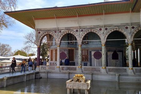 Small-Group Topkapi Palace and Harem Tour: Highlights & History 