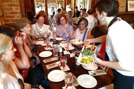 New Orleans Garden District Food, Drinks & History Walking Tour