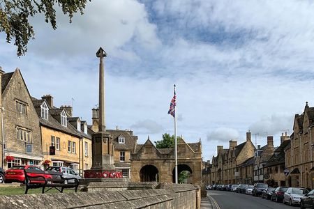 Private Full Day Excursion to the Cotswolds in a London Black Cab