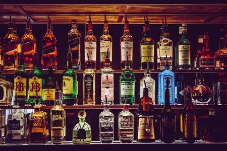 Delhi: Pub Crawl (3 Hours Guided Bar Hopping Tour)