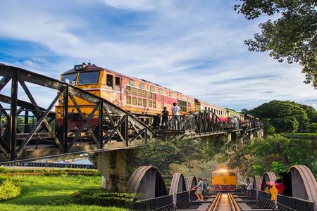 River Kwai Bridge and Floating Market Full-Day Combo