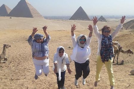 Private Day Tour to Giza and Saqqara with Guide