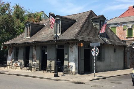 Adults Only Haunted Pub Crawl in New Orleans