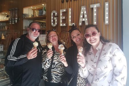 Naples Street Food Tour with Foodie Guide around Historical Center