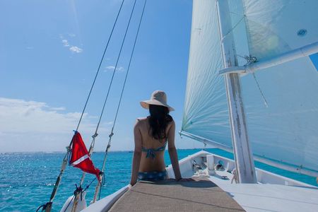 Ambergris Caye Sunset Sail Tour on the 40' Sirena Azul Sailboat