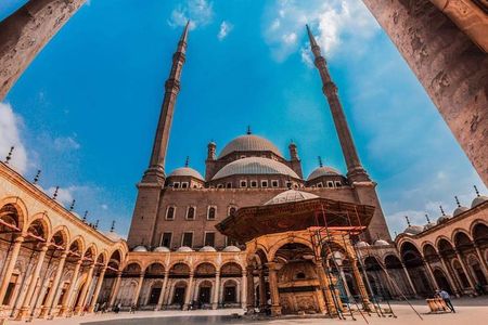 Pyramids of Giza &Sphinx – Citadel – Khan El Khalili – Islamic Cairo Tour