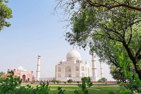 Private Taj Mahal Tour by Car from Delhi All Inclusive