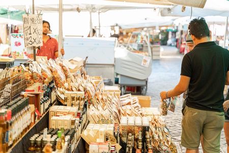 Small Group Market tour and Dining Experience at a Cesarina's home in Perugia