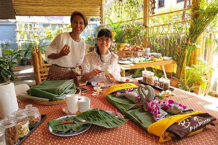 Home Style Family class with fruit carving and market tour 