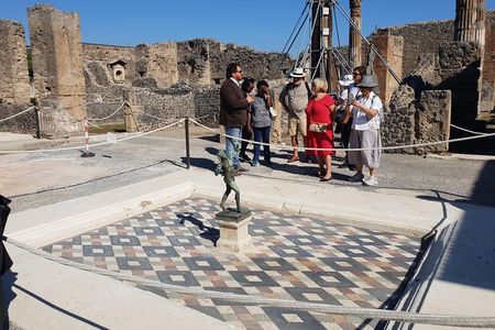 Pompeii small group with an archaeologist - skip the line
