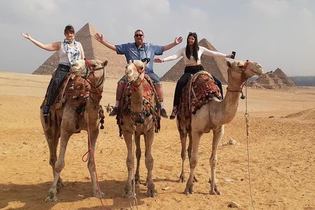 8-Hour Private Guided Tour to Giza Pyramids Memphis and Saqqara from Cairo