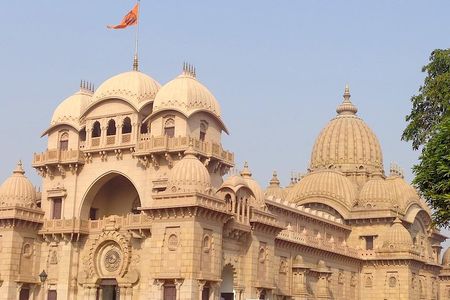 Kolkata tour in private car with guide & lunch for immersive cultural experience