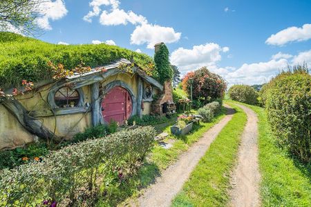 The Hobbiton Movie Set Small-Group Guided Tour from Auckland