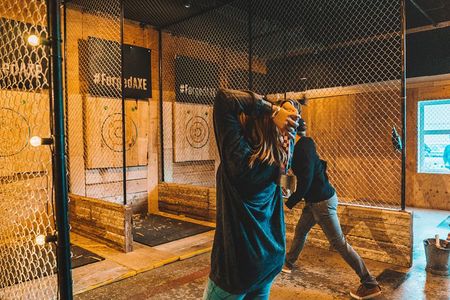 Axe Throwing Guided Experience