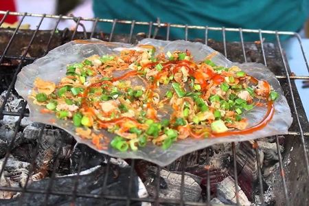 Scooter tour and street food around Buon Ma Thuot city.
