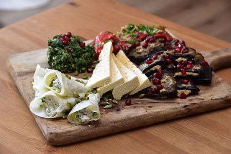 Private Traditional Georgian Meal in a Lovely Tbilisi Home with Transfers