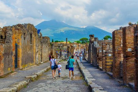 Pompeii and Herculaneum small group tour - skip the line 