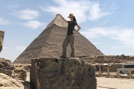 Private tour Giza Pyramids, Grand Egyptian Museum & Local Lunch