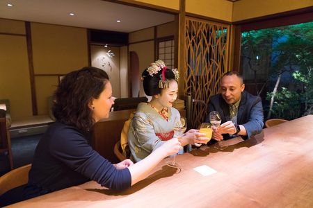 Private Bar time with an authentic Maiko 