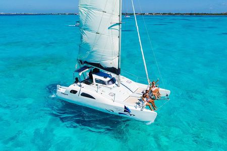 Private Catamaran from Cancun to Isla Mujeres | For up to 13 pepl