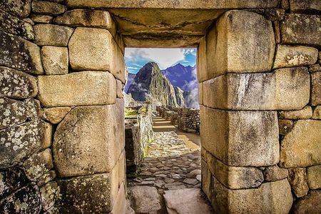 Valle Sagrado + Machu Picchu By Train (2 Days)