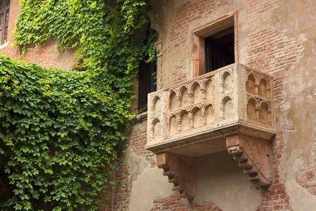 Verona & Lake Garda with Boat Cruise: Full-Day Tour from Milan