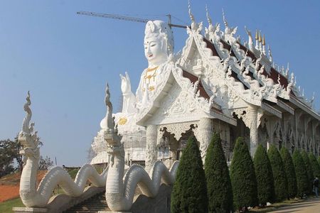 Chiang Rai food & night market walking tour with local host