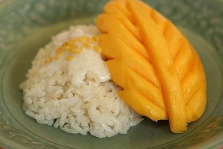 Chiang Rai food & night market walking tour with local host 