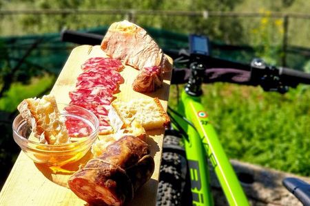 E-Bike Food and Wine Tour in the Sorrento Peninsula