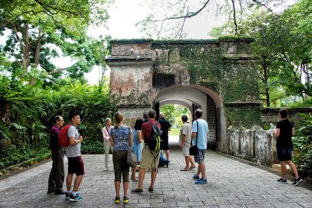 Of Graves, Guns & Battles™: A Tour of Fort Canning Hill