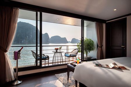 Mon Chéri Cruise 5 star: Unique 2 Days Tuan Chau - Halong bay - Lan Ha Bay 