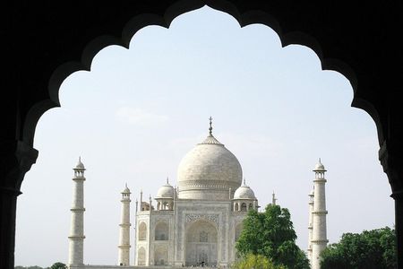 Taj Mahal Day Trip Including Same Day Flights from Mumbai
