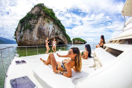 Luxury Yacht & Snorkel with All inclusive Open bar and lunch