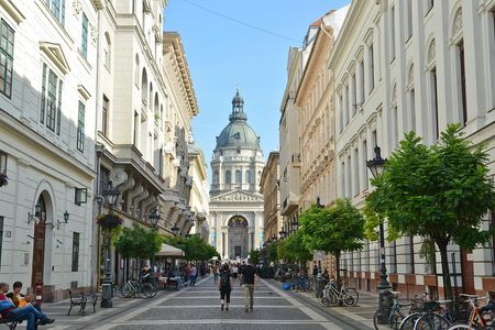 Private Budapest All In One Walking Tour with Strudel Stop
