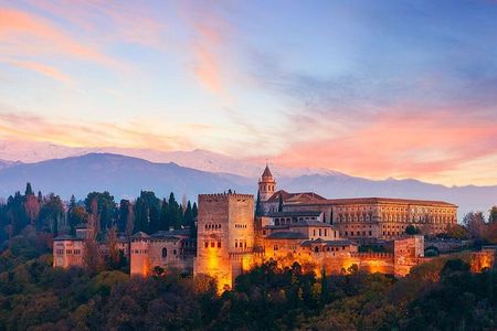 Tickets included: Alhambra Tour (Gardens, Alcazaba, Generalife)