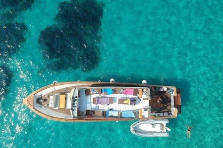 Tour of Ischia Island with Motor Yacht Rocca Corsa