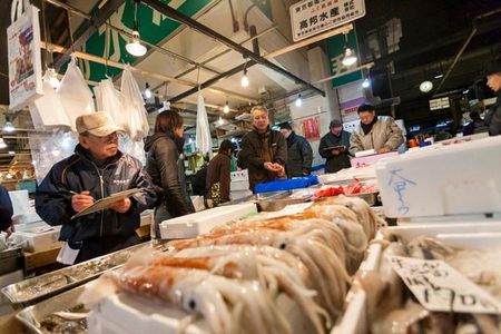 Tsukiji Food and Toyosu Market with Government-Licensed Guide
