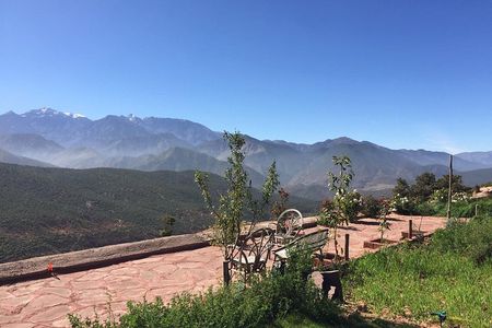 4x4 ride in the mountain atlas with lunch in a Berber house
