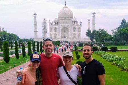 Same day trip from Delhi to Agra 