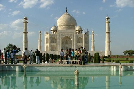 Taj Mahal Sunrise and Agra overnight Tour from Kochi with Flights