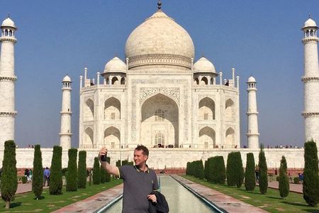 Same Day Taj Mahal Sunrise and Agra Fort Tour from Delhi by Car: All Inclusive 